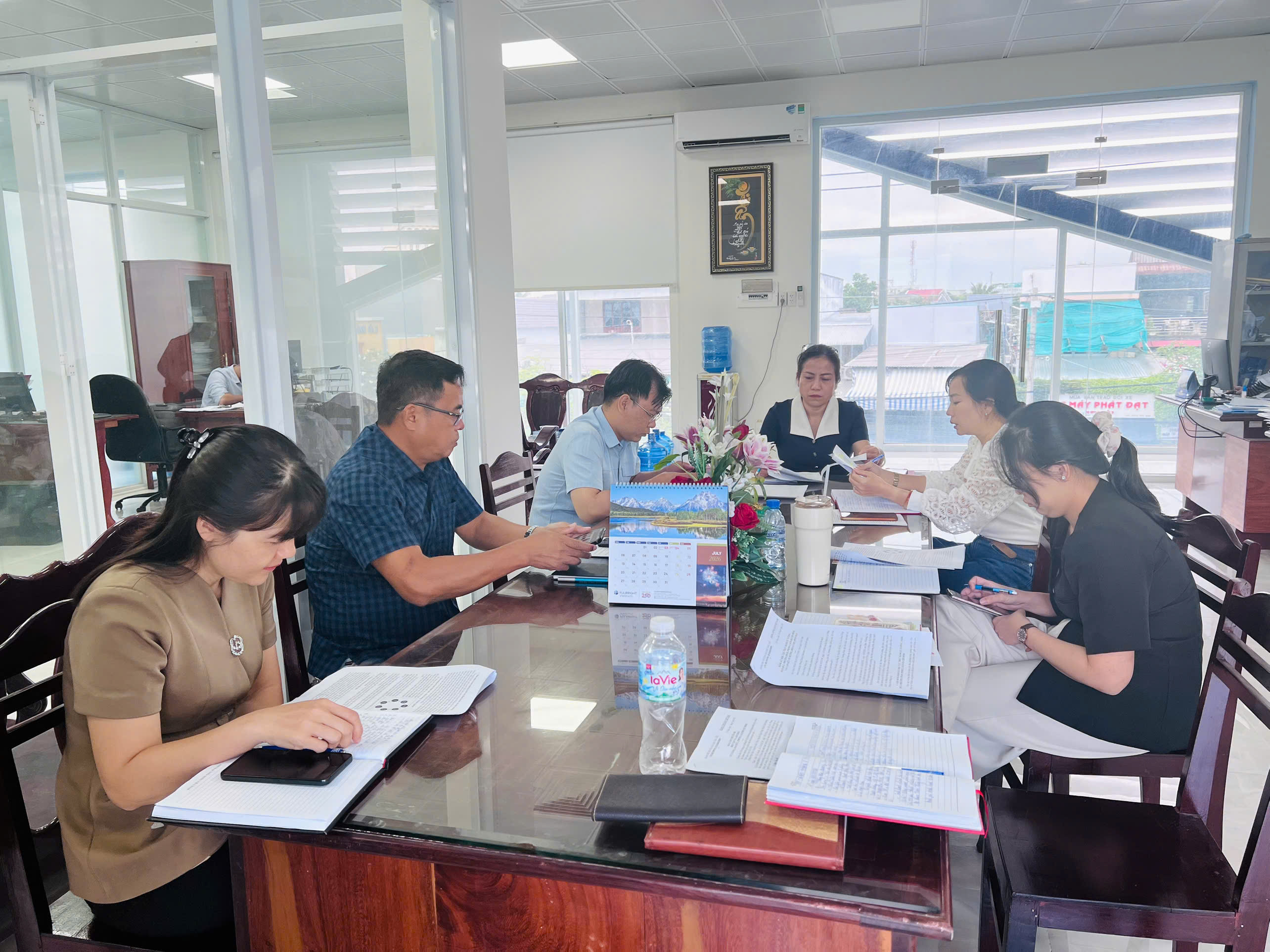 Chi bộ phòng QLKH&QHĐN sinh hoạt chuyên đề 3 năm 2026 “Vận dụng tư tưởng Hồ Chí Minh trong đối ngoại nhân dân và hợp tác doanh nghiệp giải quyết việc làm cho sinh viên”